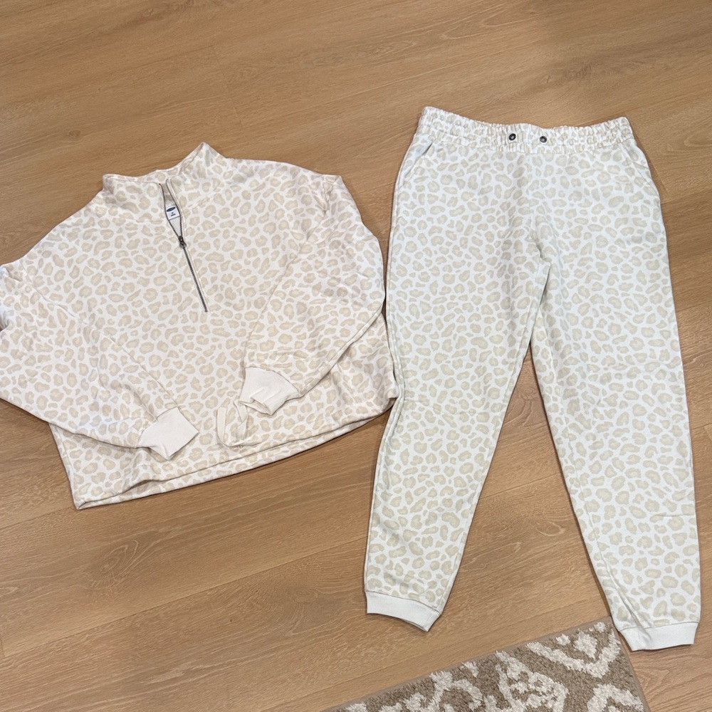 Old Navy Cream & Light Tan Leopard Print Pullover and Joggers Set